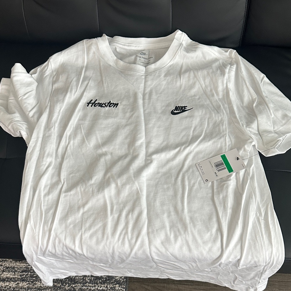 Nike Men's White and Black Graphic Tee